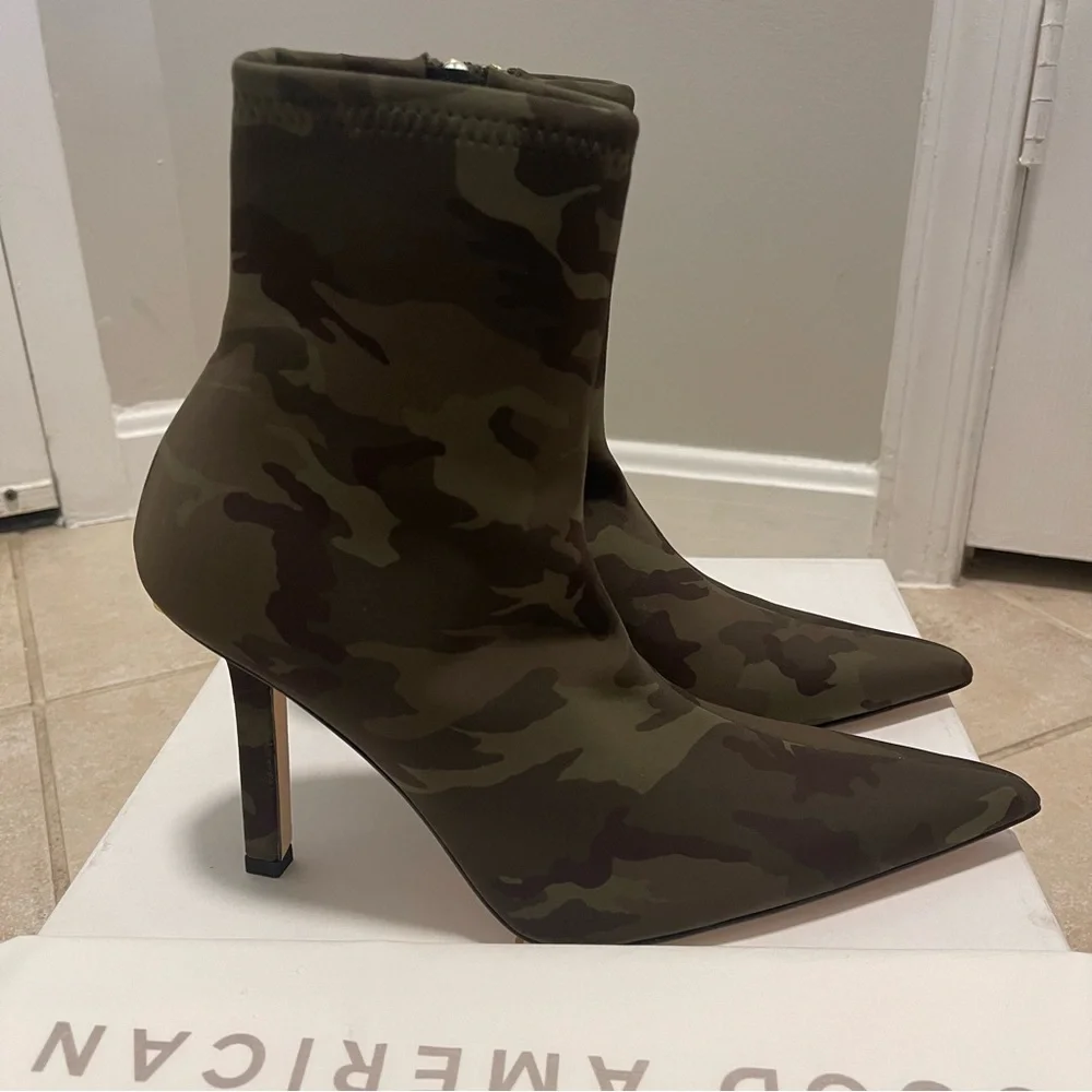 Good American High Kickstand Bootie Size 10.5 Camo Neoprene